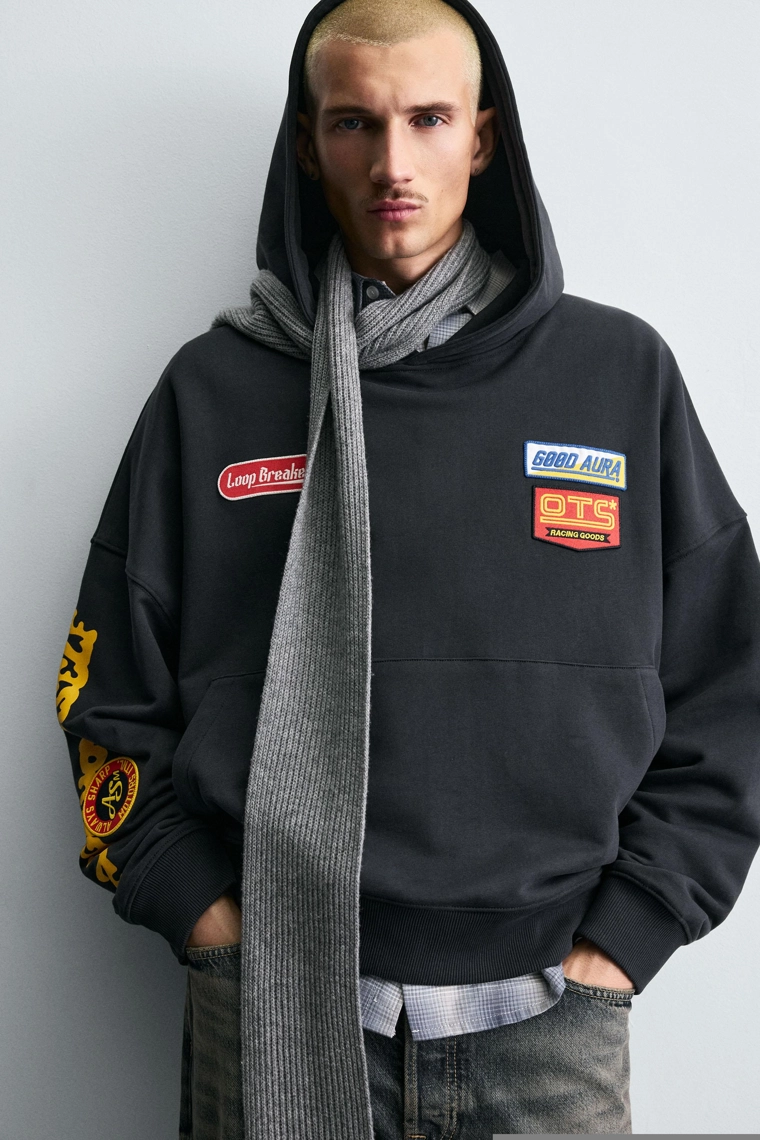 Худи с нашивками