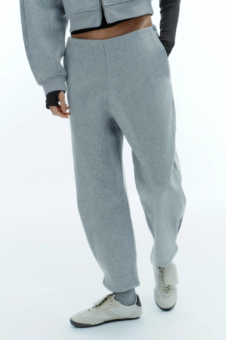 Пышные мягкие защипанные брюки