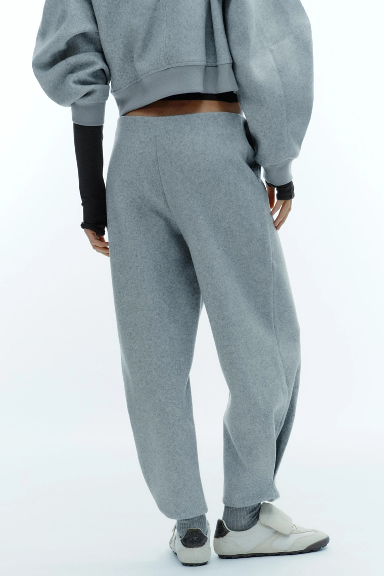 Пышные мягкие защипанные брюки