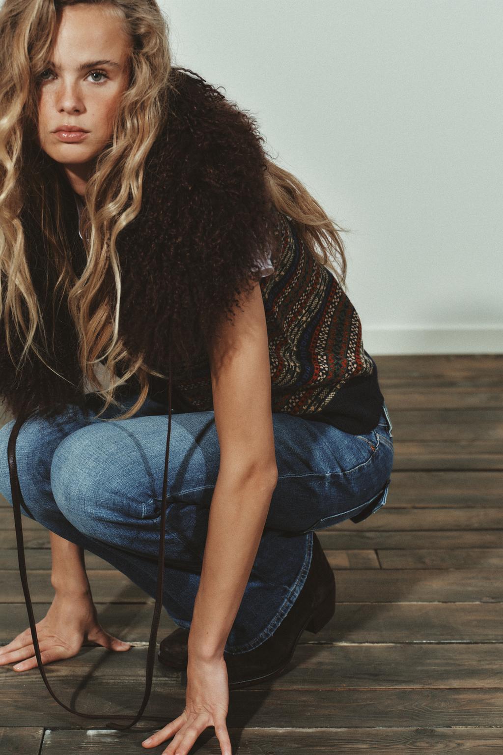 ЖИЛЕТ ИЗ ЖАККАРДОВОЙ ШЕРСТИ