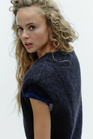 Жилет из шерсти и альпаки с погонами- Заказать в России