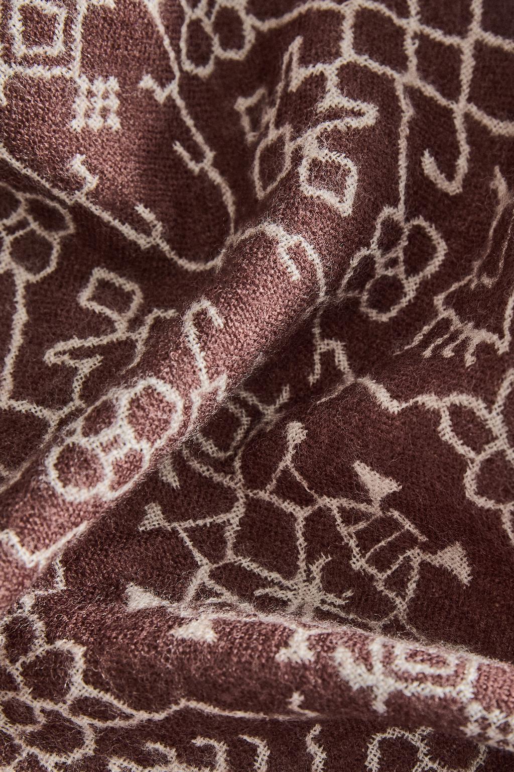 Плед с вышивкой