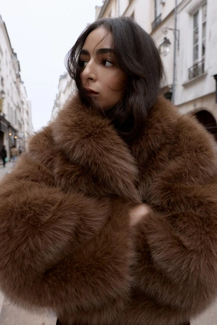 Короткое пальто из искусственного меха- Заказать в России