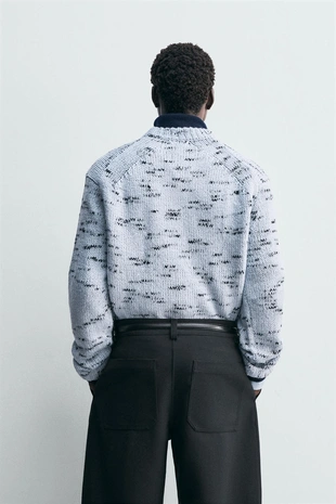 Свитер из рельефной ткани с контрастным узором- Заказать в России