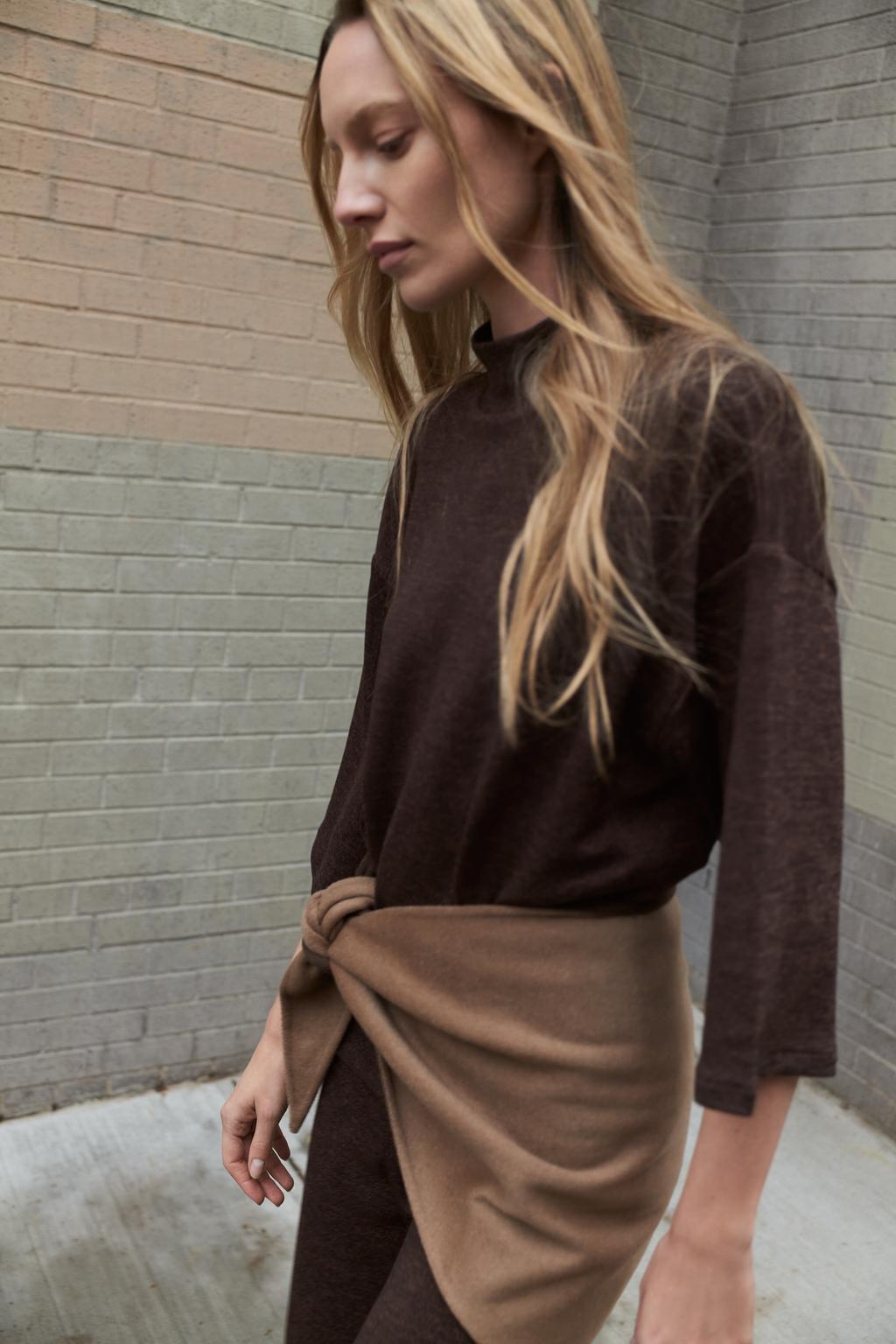 ФУТБОЛКА ПОЛО С ВОРОТНИКОМ-СТОЙКОЙ