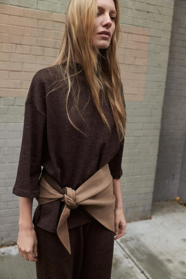 Футболка с высоким воротом из пике