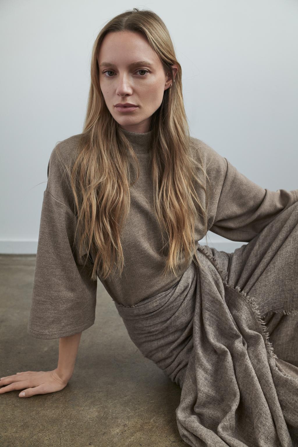 ФУТБОЛКА ПОЛО С ВОРОТНИКОМ-СТОЙКОЙ