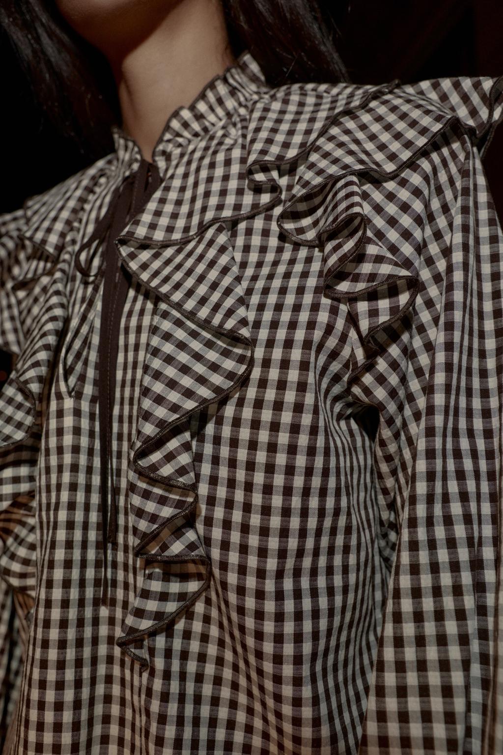 БЛУЗА С ВОЛАНАМИ В КЛЕТКУ ВИШИ