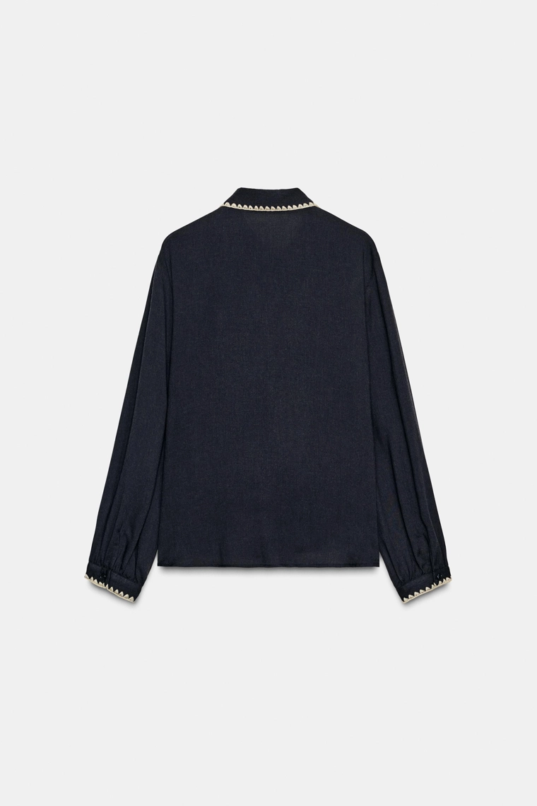 Блузка с завязкой и контрастной стежкой