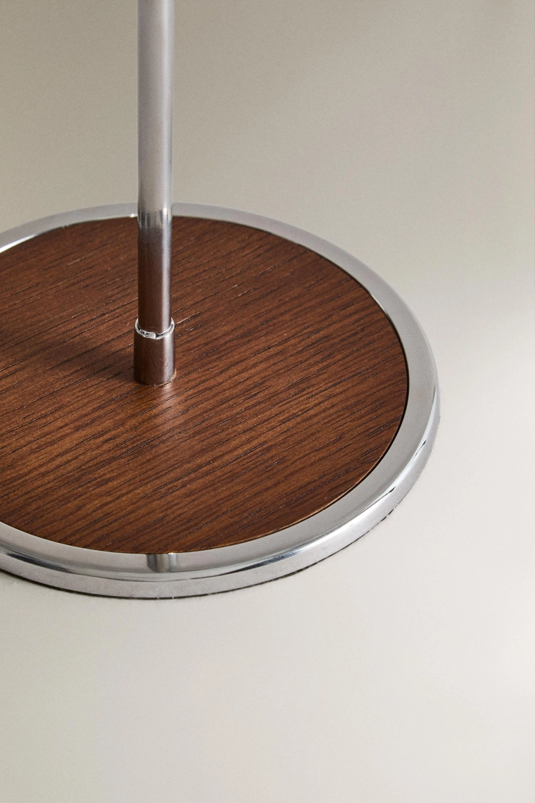 Металлическая подставка для наушников