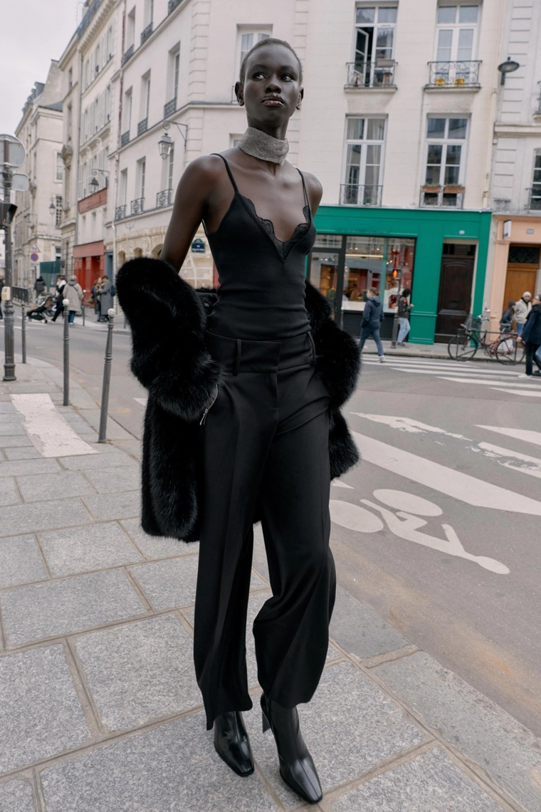 Брюки с карманами на молнии