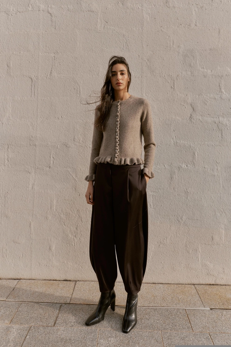 Трикотажный кардиган с оборками