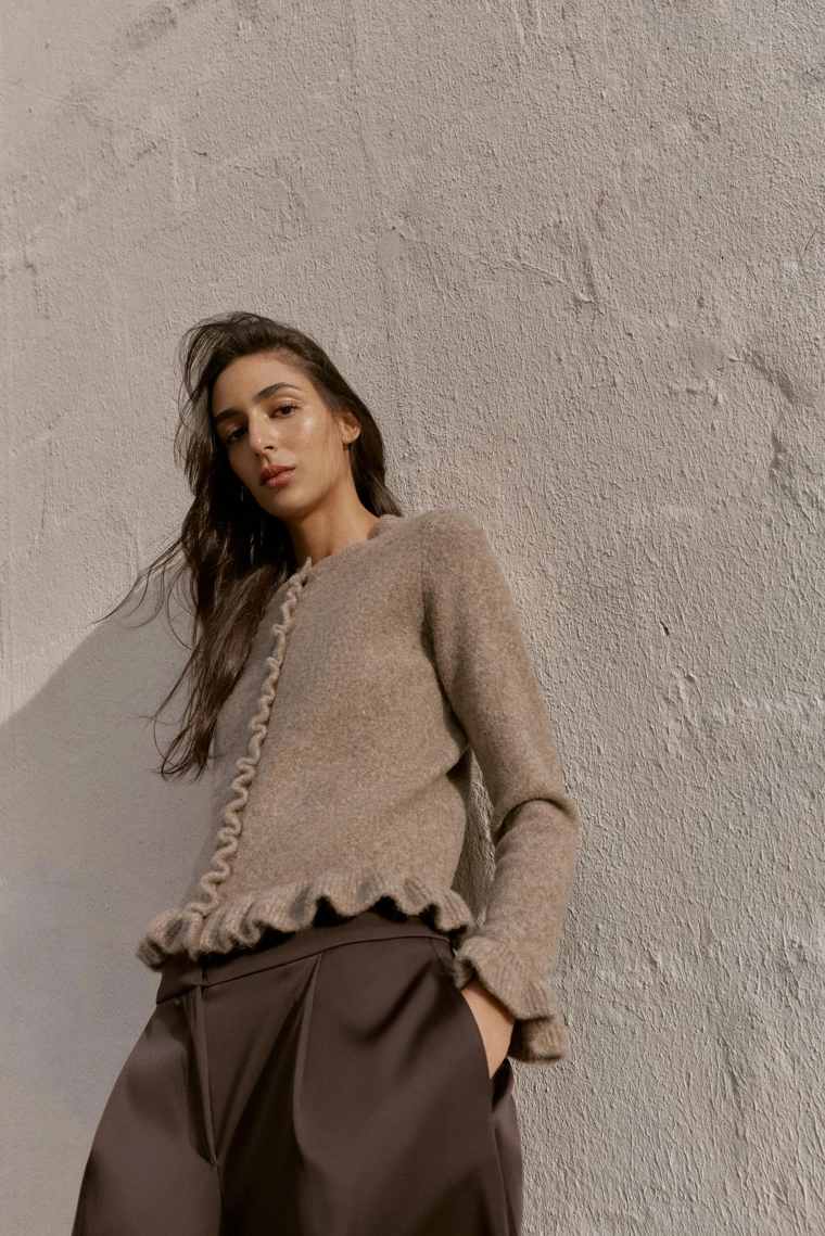 Трикотажный кардиган с оборками