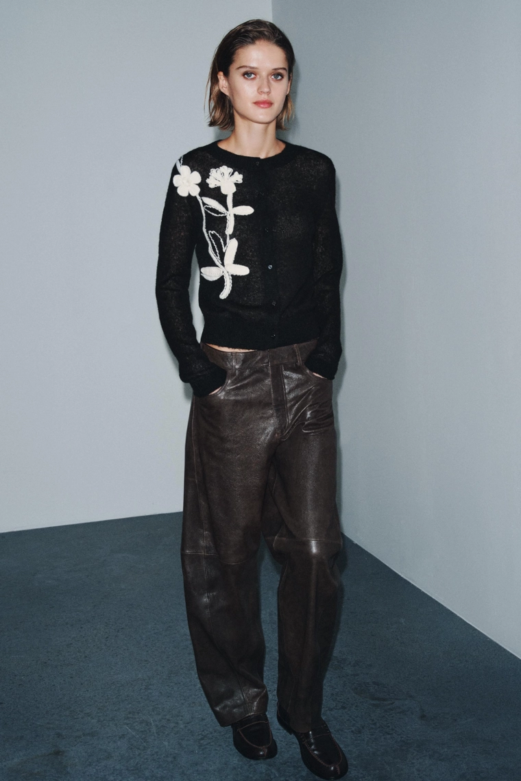 Кардиган с вышитым цветком