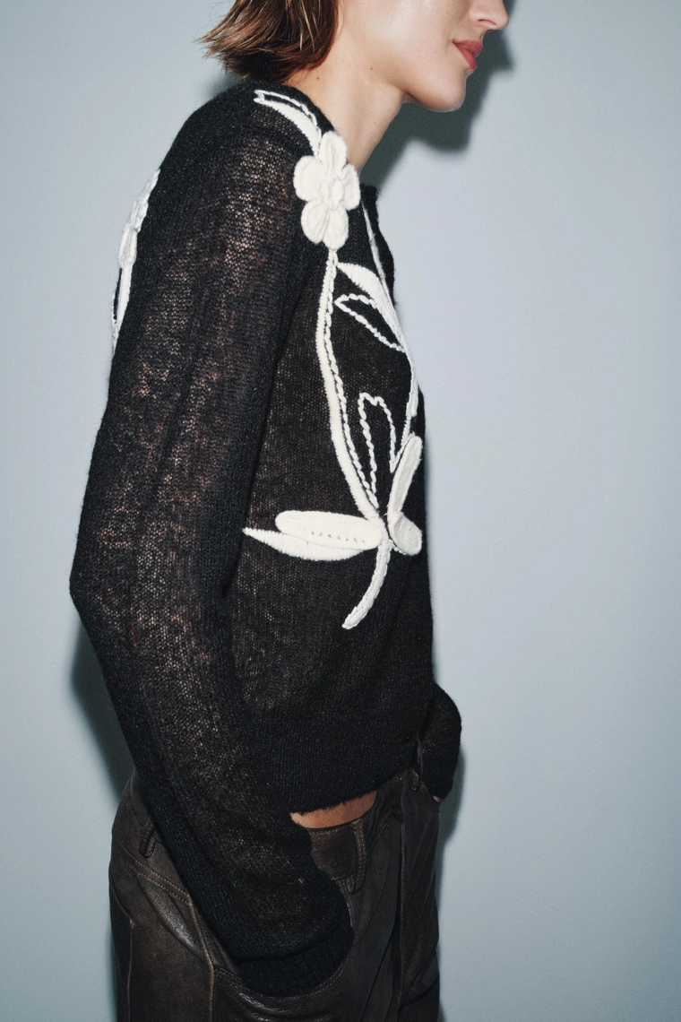 Кардиган с вышитым цветком