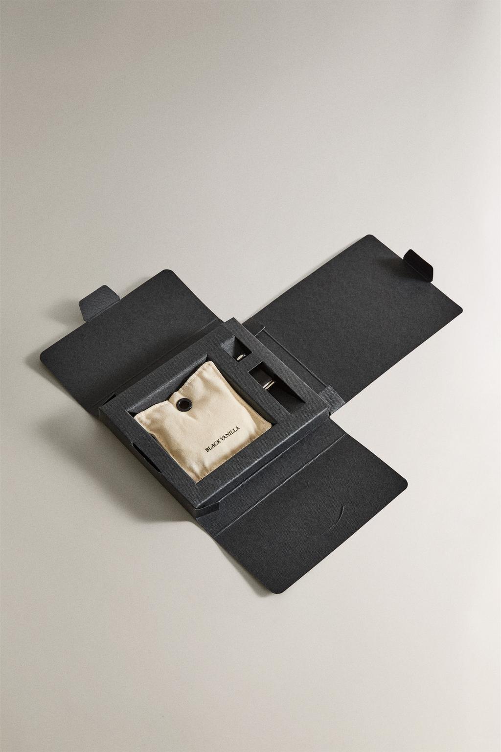 Черный ванильный клип-освежитель для воздуха в автомобиле