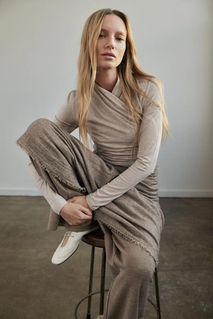 Футболка с боковой драпировкой- Заказать в России