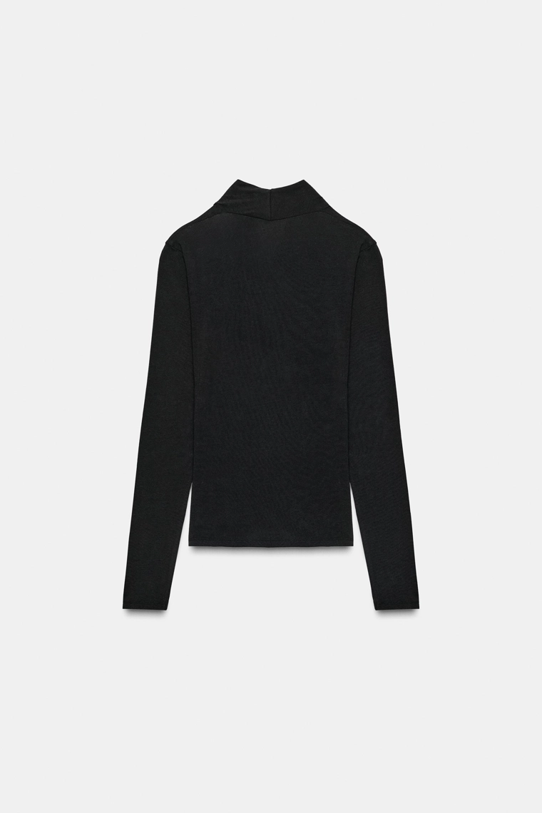 Футболка с драпировкой на боку