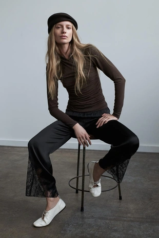 Футболка с боковой драпировкой