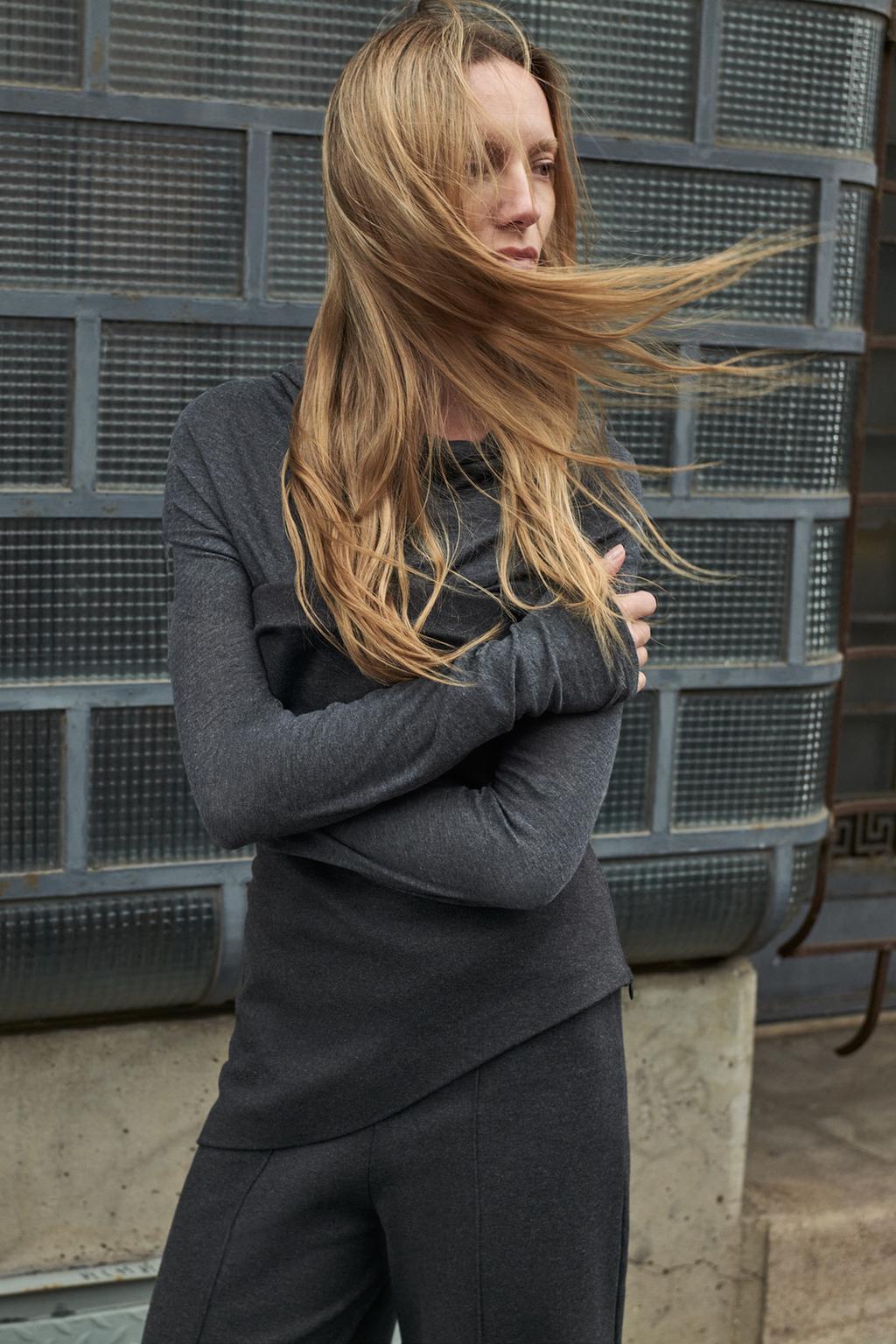 ФУТБОЛКА С ДРАПИРОВКОЙ И ЛИОЦЕЛЛОМ