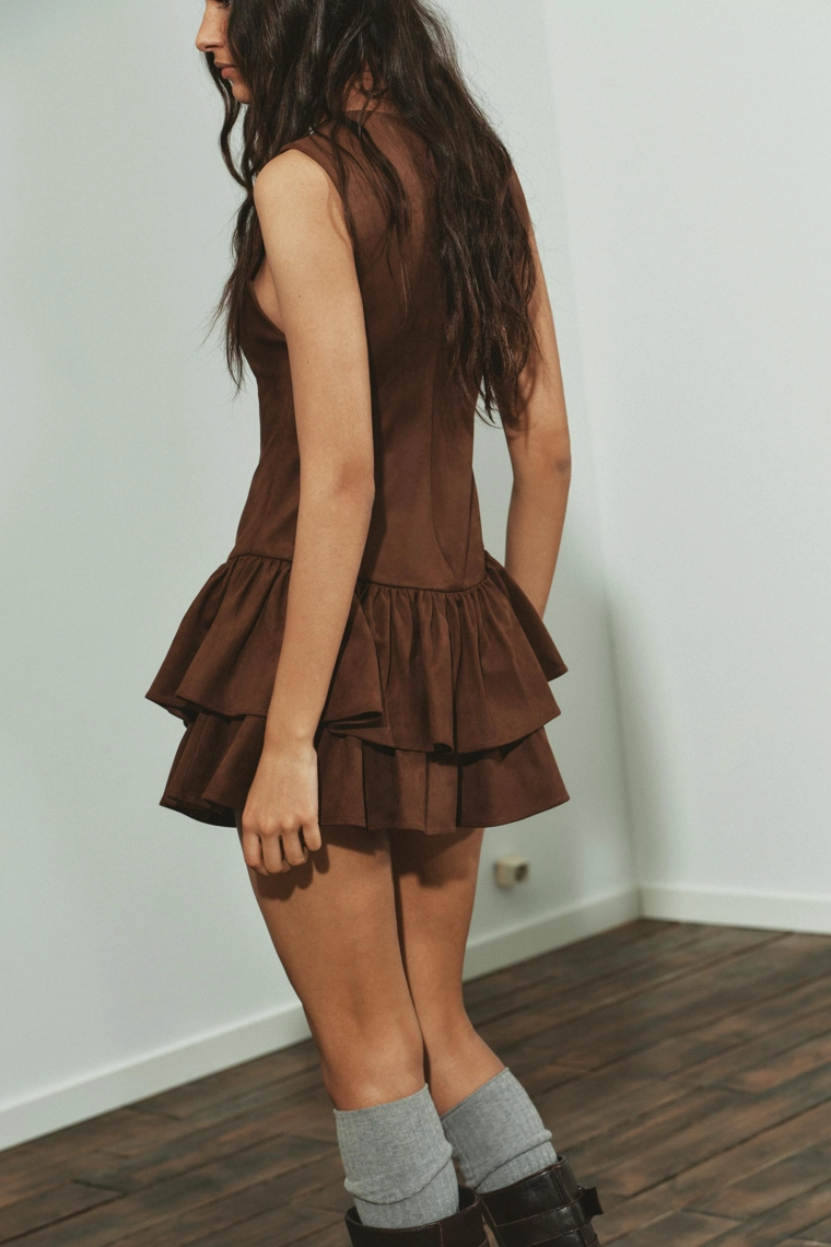 Платье из искусственной замши с оборками