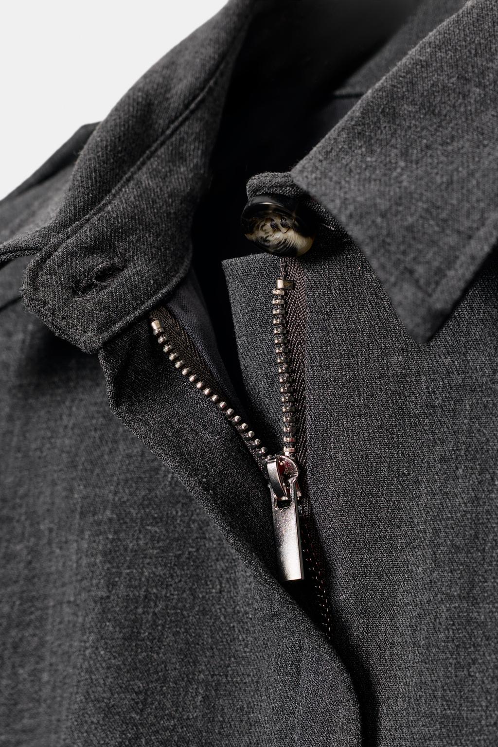 КОРОТКОЕ ПЛАТЬЕ С ПОДПЛЕЧНИКАМИ И ВОЛАНАМИ