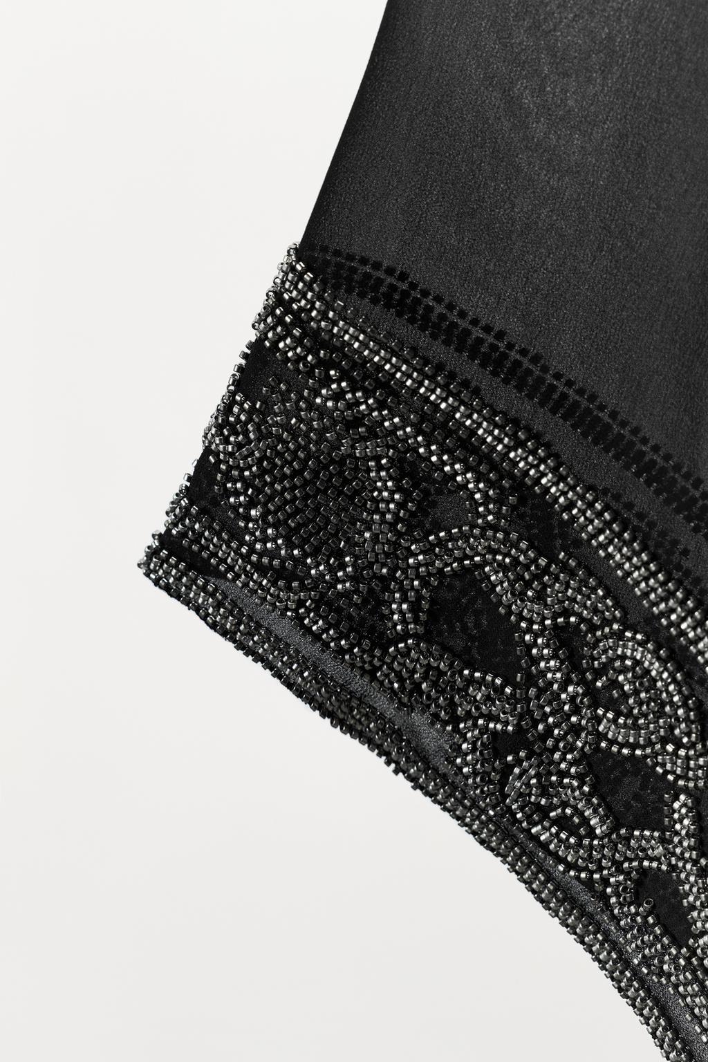 ПОЛУПРОЗРАЧНАЯ НАКИДКА С РУКАВАМИ «ЛЕТУЧАЯ МЫШЬ» И БУСИНАМИ