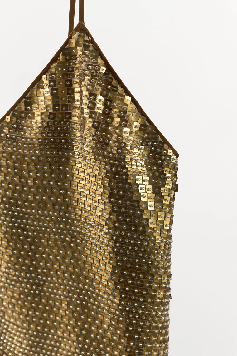 Топ с пайетками и бисером на тонких бретелях