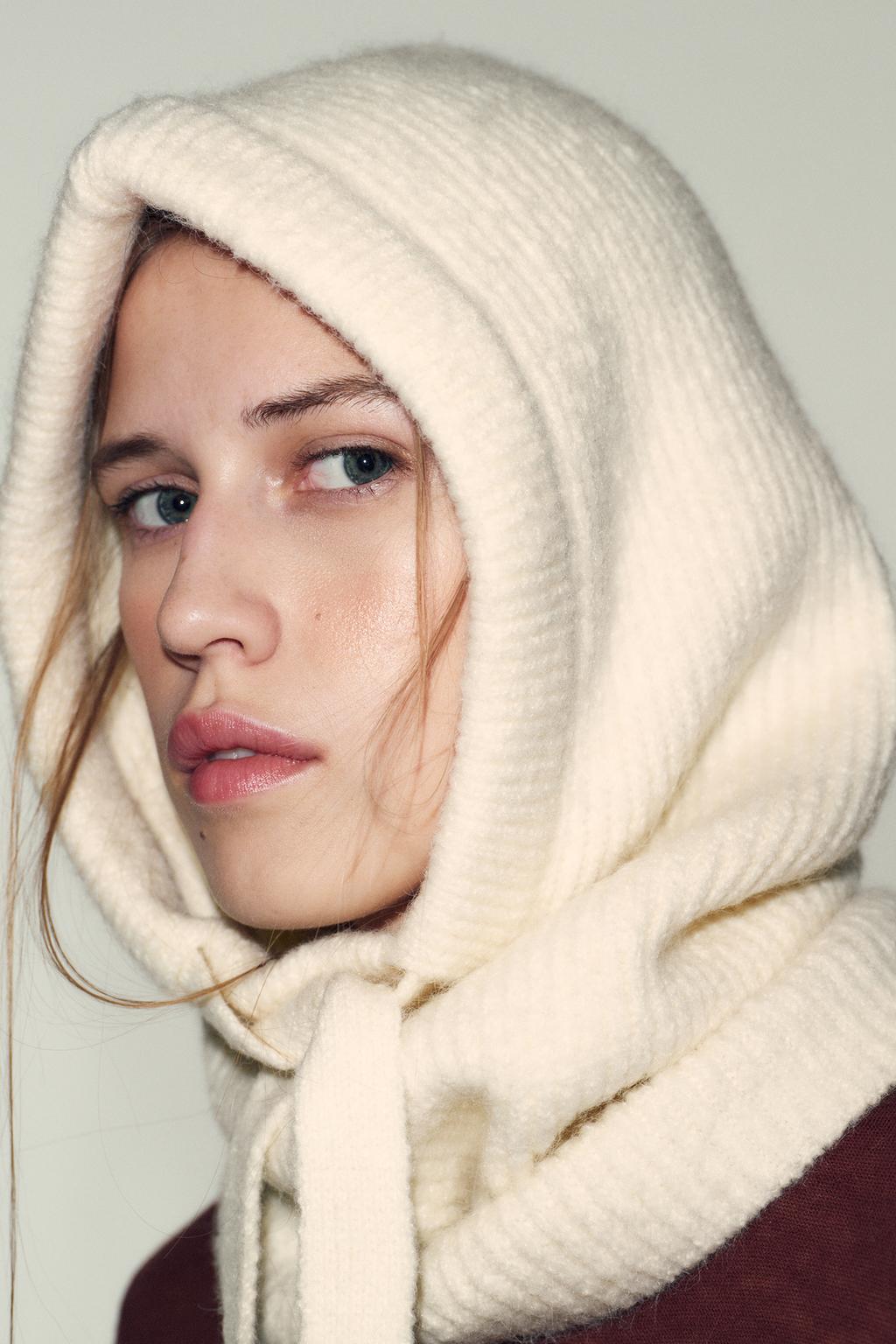 ВЯЗАНЫЙ КАПЮШОН В РУБЧИК