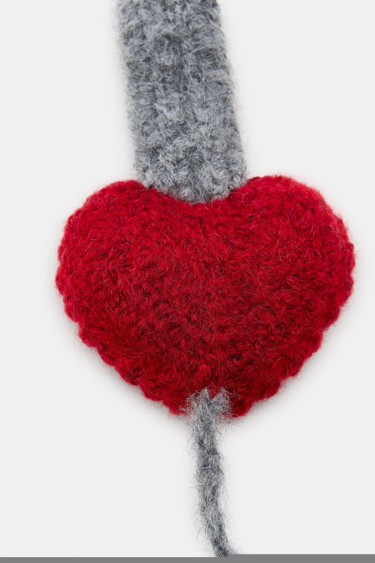 Вязаные зимние наушники с сердцами и помпонами