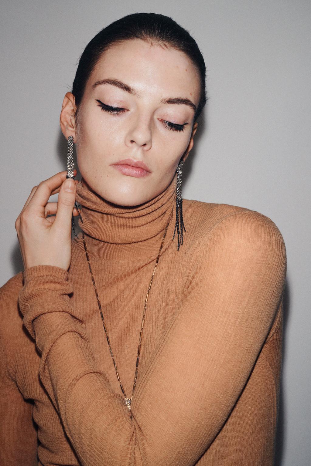 ДЛИННЫЕ СЕРЬГИ СО СТРАЗАМИ