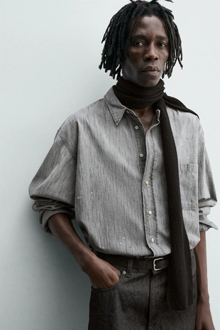 Джинсовая рубашка с эффектом потертости и брызгами- Заказать в России