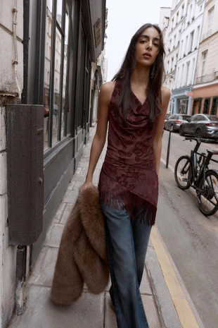 Топ асимметричного кроя с бахромой деворе- Заказать в России