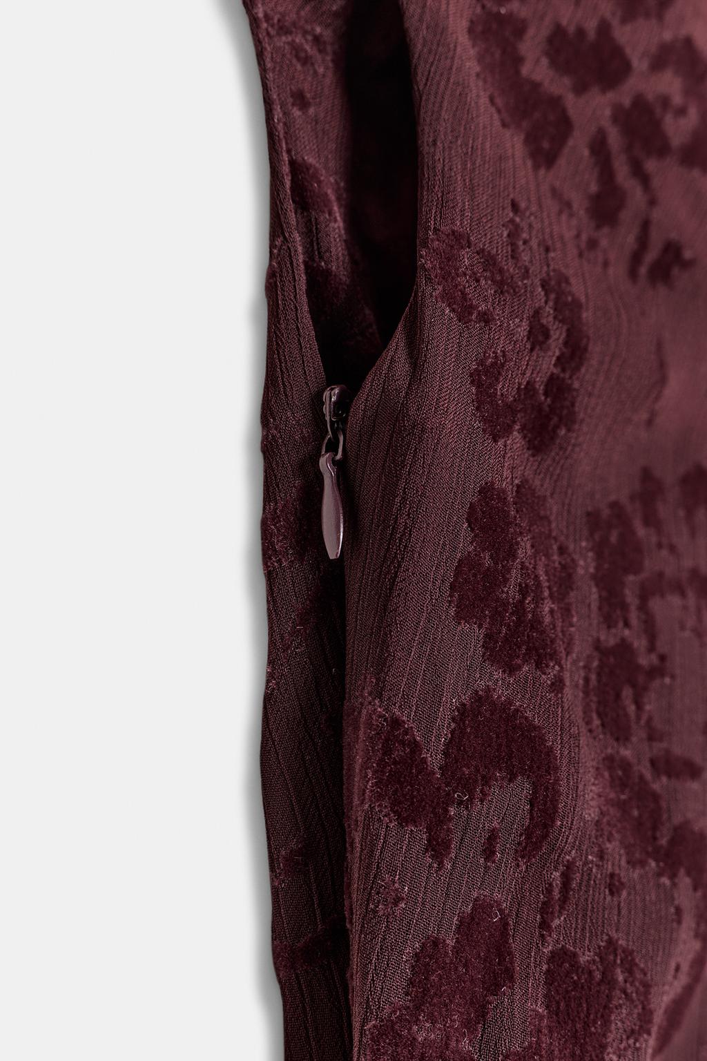 ПЛАТЬЕ МИДИ АСИММЕТРИЧНОГО КРОЯ С БАХРОМОЙ И ВЫТРАВЛЕННЫМ УЗОРОМ