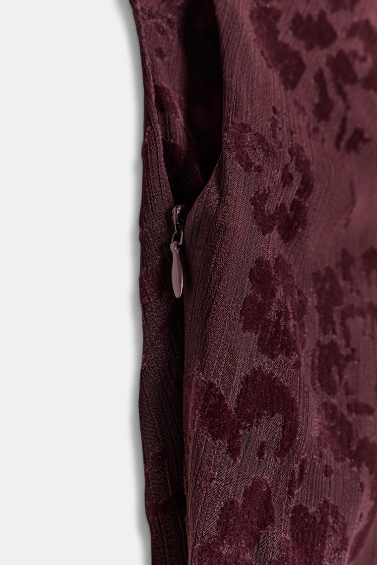 Асимметричное платье миди с объемными бахромой