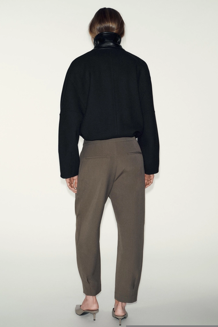 Защипанные брюки-морковки