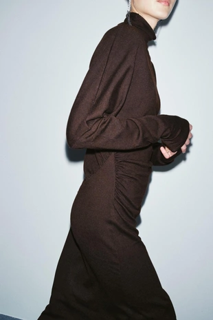 Трикотажное платье миди с вырезами- Заказать в России