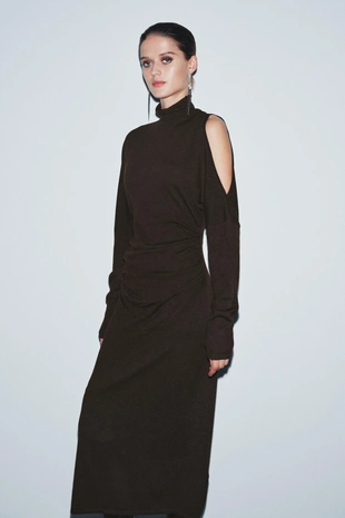 Трикотажное платье миди с вырезами- Заказать в России