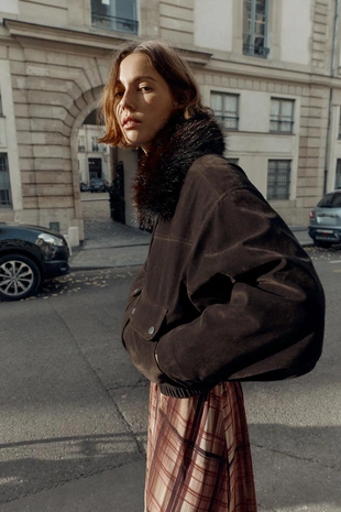 Бомбер оверсайз с отложным воротником из искусственного меха- Заказать в России