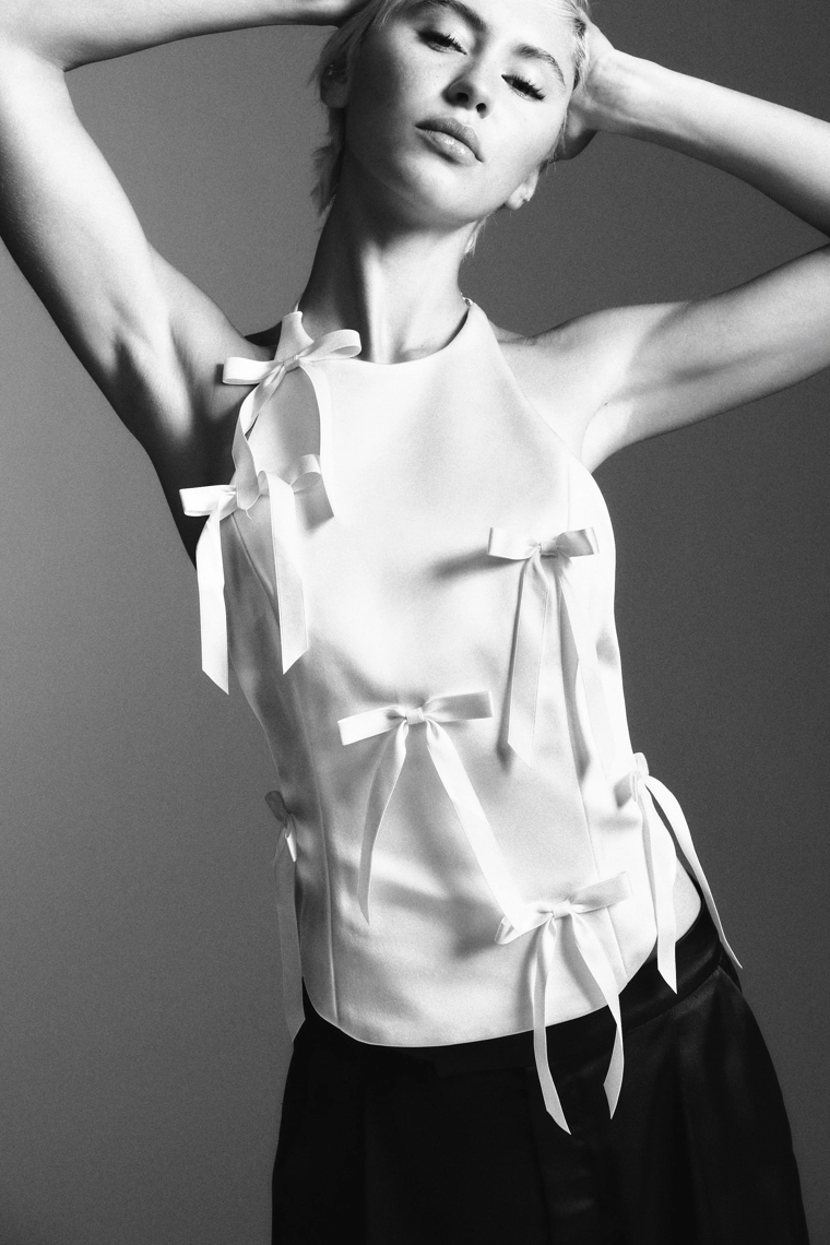 Топ с бантами на шее