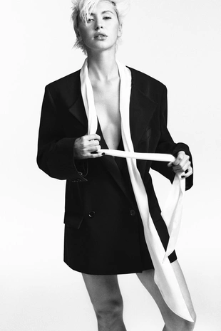 Блейзер с контрастным платком- Заказать в России