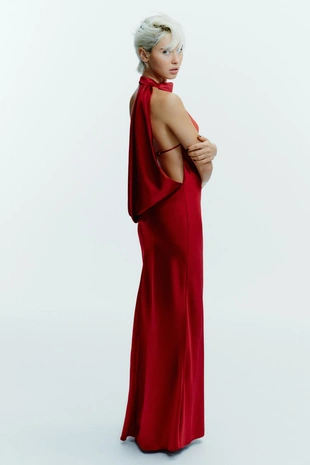 Длинное атласное платье халтер- Заказать в России