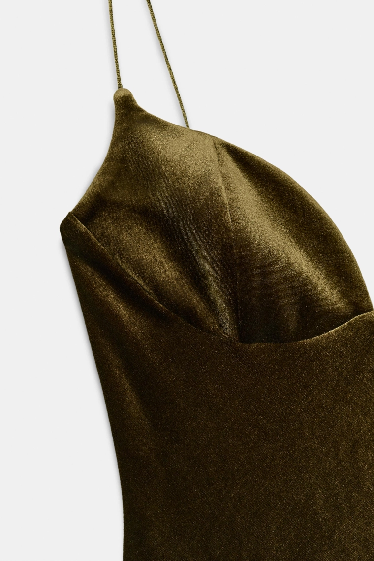 Платье на тонких бретелях из вельвета