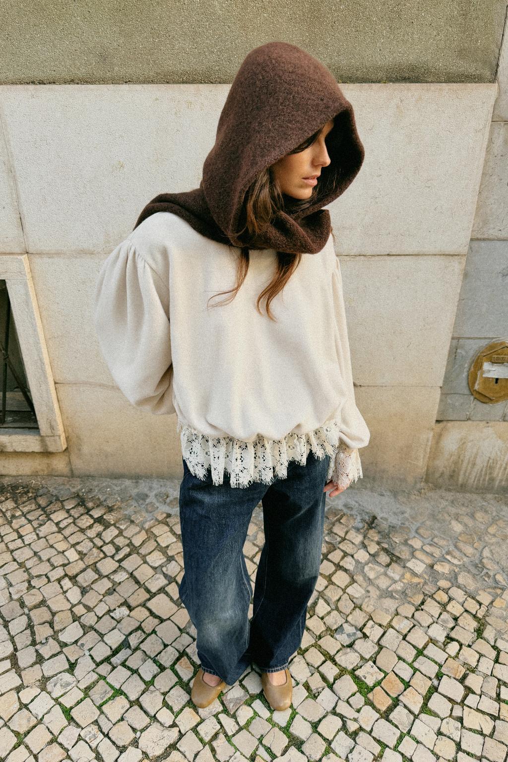 ТОЛСТОВКА В РОМАНТИЧЕСКОМ СТИЛЕ С КРУЖЕВОМ