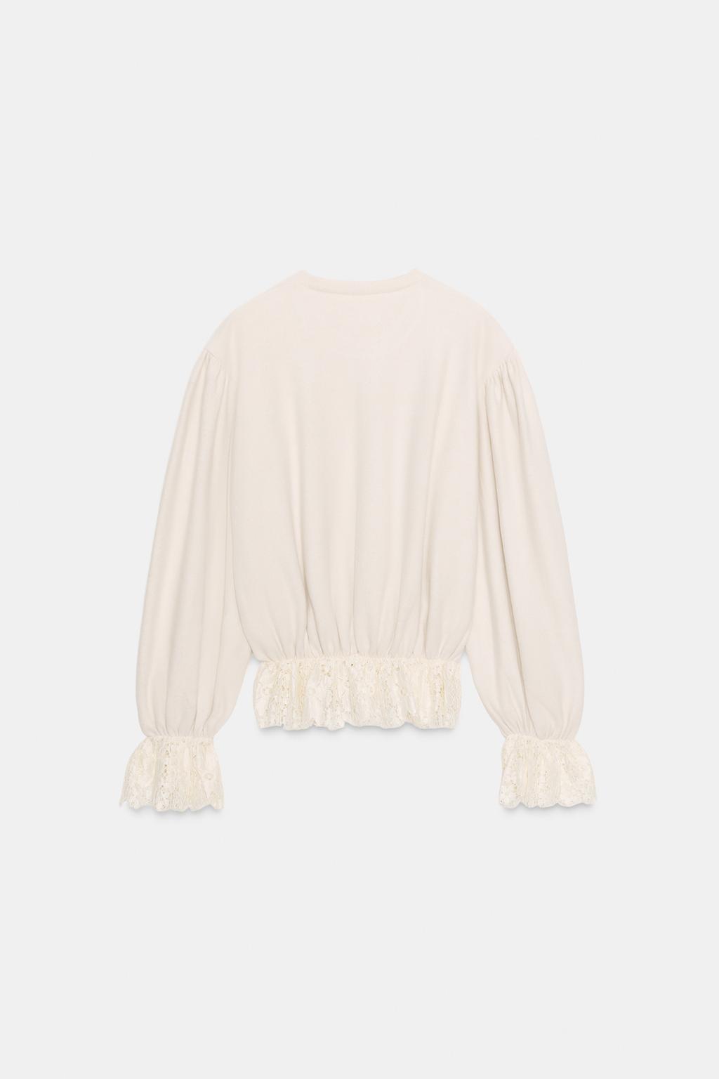 ТОЛСТОВКА В РОМАНТИЧЕСКОМ СТИЛЕ С КРУЖЕВОМ