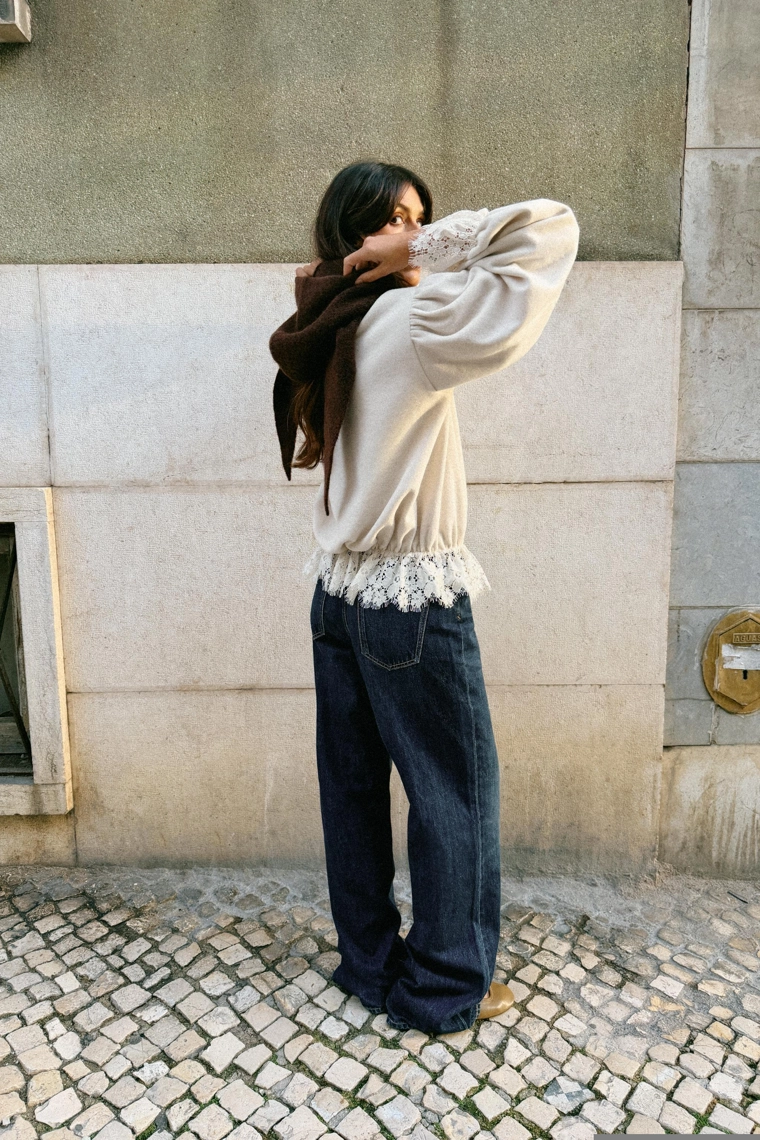 Романтичный топ с кружевом