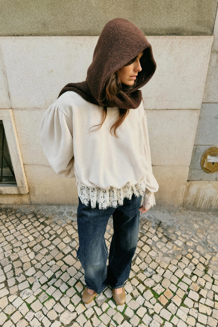 Романтичный топ с кружевом