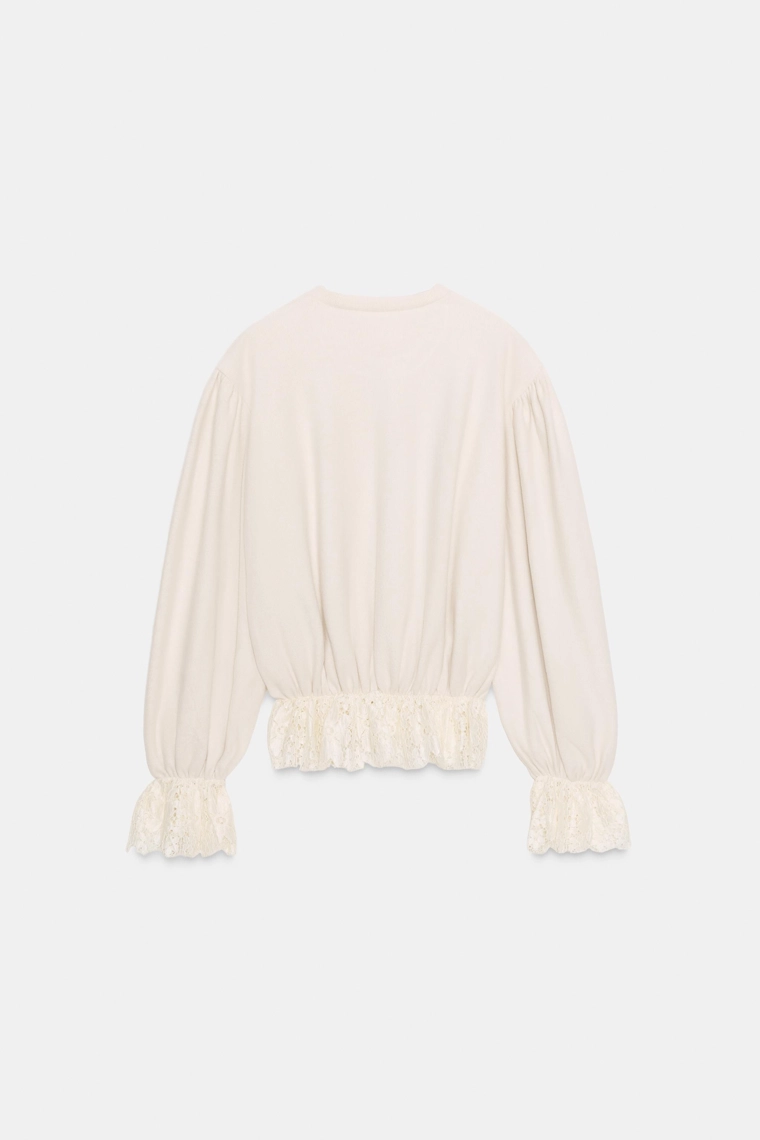 Романтичный топ с кружевом