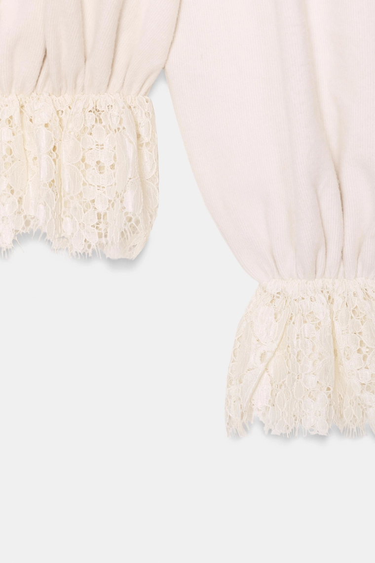 Романтичный топ с кружевом