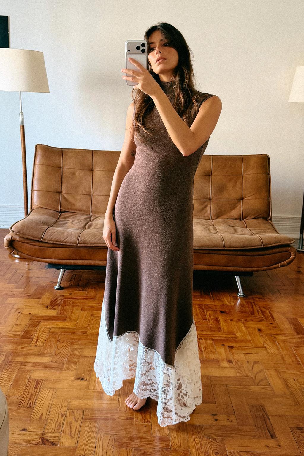 ДЛИННОЕ КОМБИНИРОВАННОЕ ПЛАТЬЕ С КРУЖЕВОМ